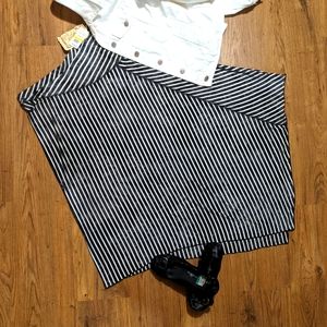 NWT One World Live and Let Live Skirt, med NWT